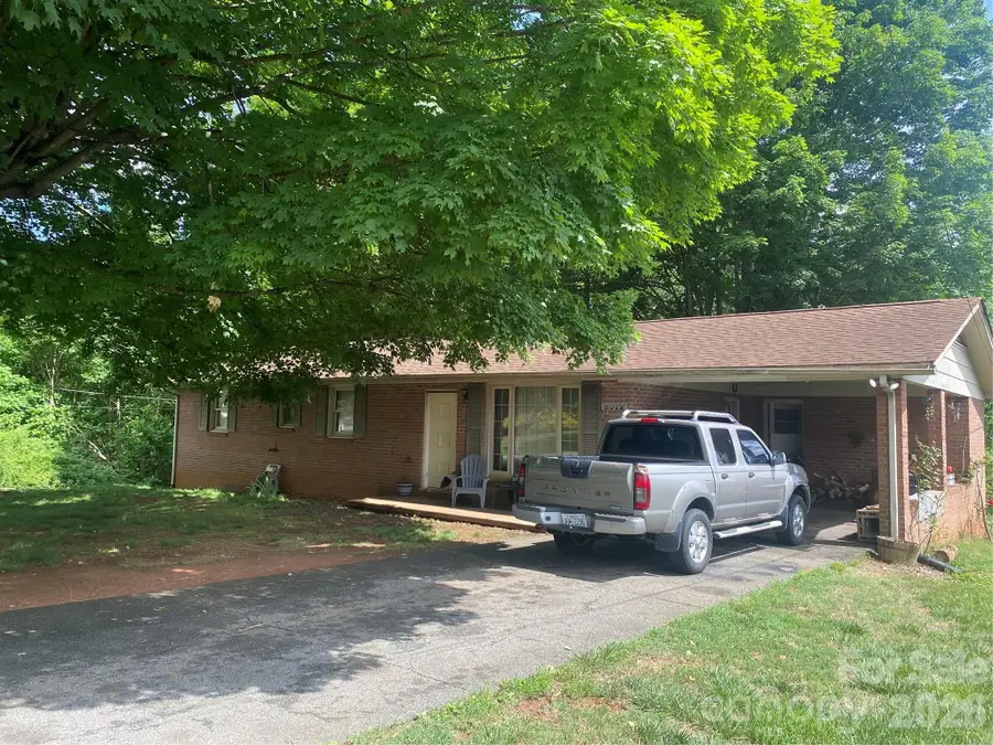 2071 Colonial Lane, Hickory, NC 28601 - #3