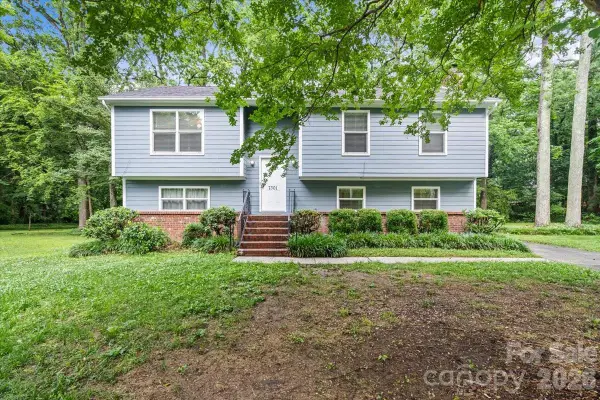 7301 Park Vista Circle, Charlotte, NC 28226