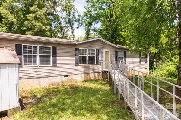 22 Hazelwood Road, Asheville, NC 28806