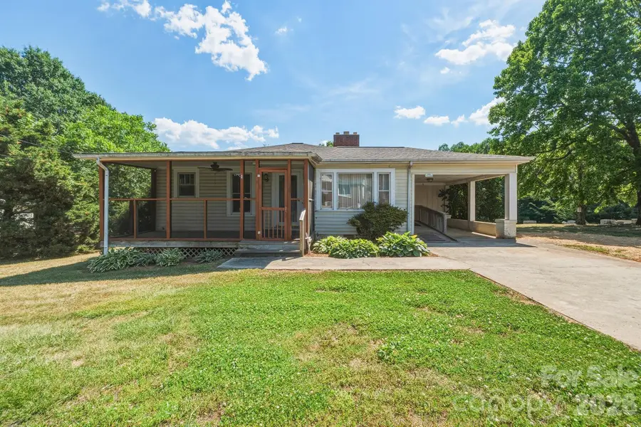 2308 11th Avenue Ne, Hickory, NC 28601 - #2