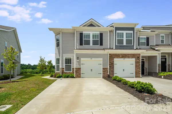 124 Creekview Road, Hendersonville, NC 28791