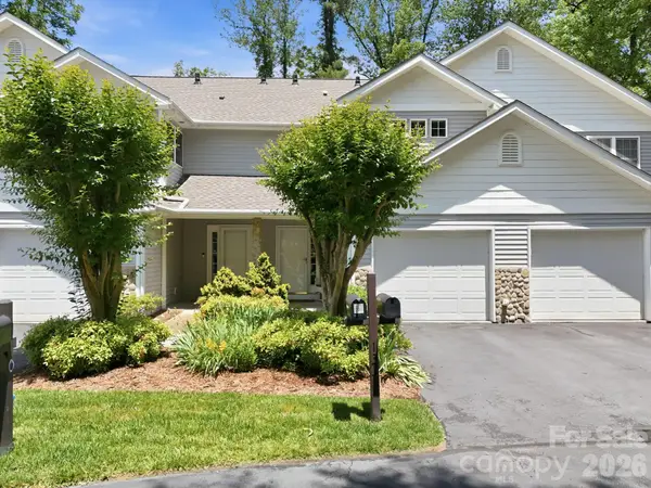 135 Ewarts Pond Road, Hendersonville, NC 28739