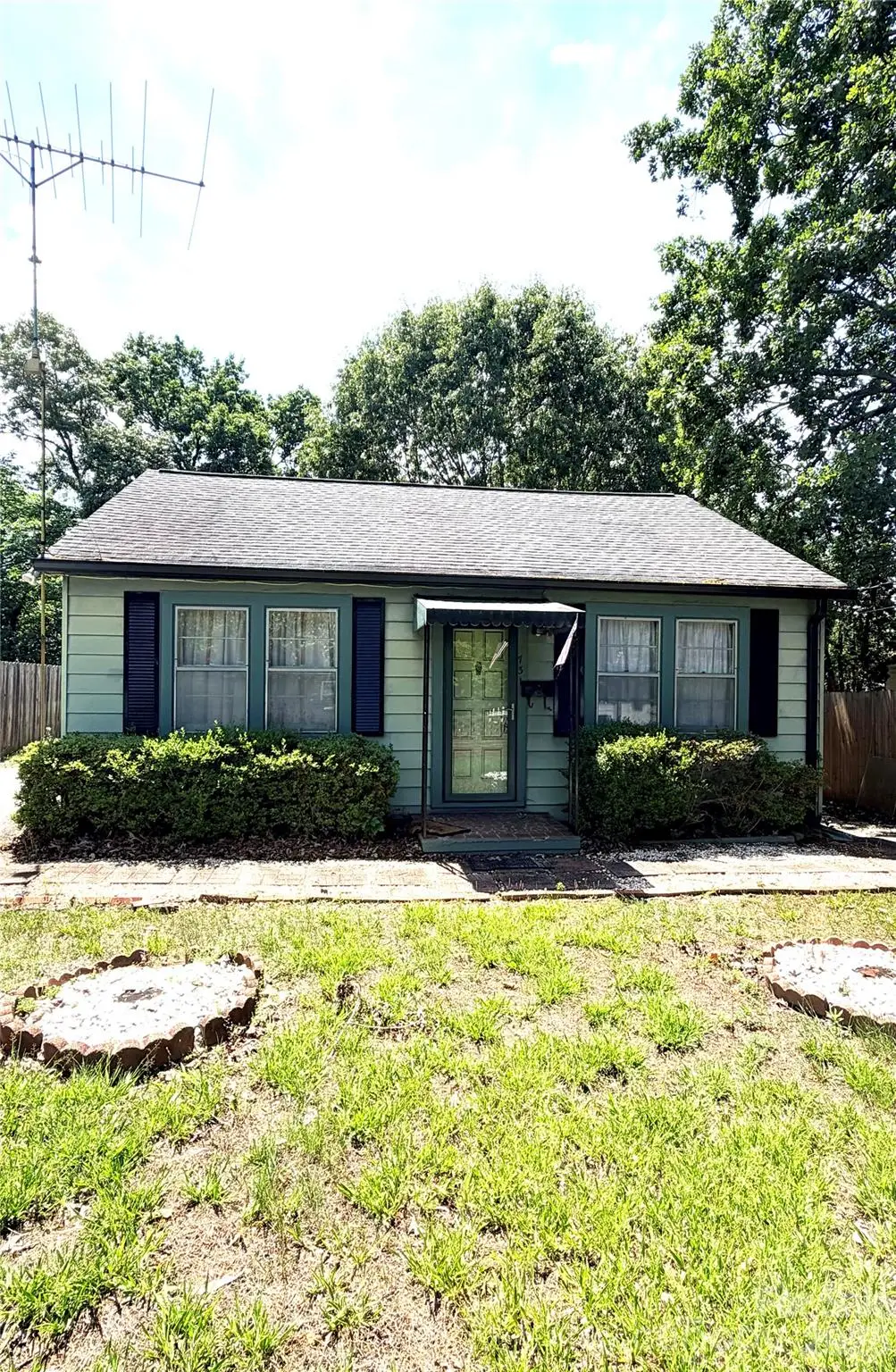 731 10th Street Boulevard Nw, Hickory, NC 28601 - #1