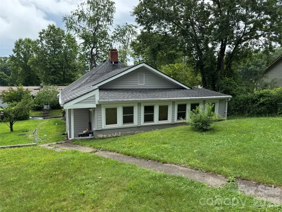831/833 N Oak Street, Hendersonville, NC 28739 - #2