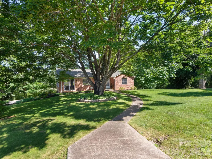 147 W Oakview Road, Asheville, NC 28806 - #2