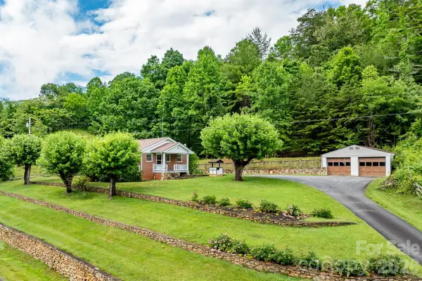 302 Sprinkle Branch Road, Marshall, NC 28753