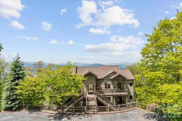 30 Club Villa Court #B/2, Burnsville, NC 28714
