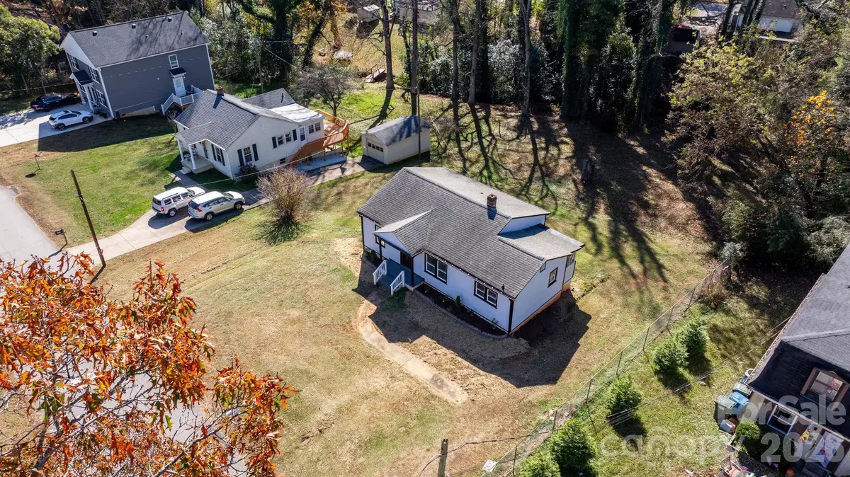 204 22nd Avenue Ne, Hickory, NC 28601 - #1