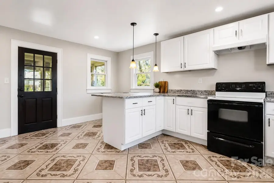 204 22nd Avenue Ne, Hickory, NC 28601 - #3