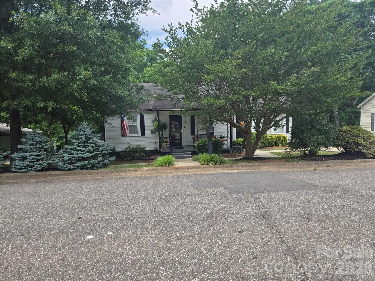 156 S Caldwell Avenue, Newton, NC 28658 - #1