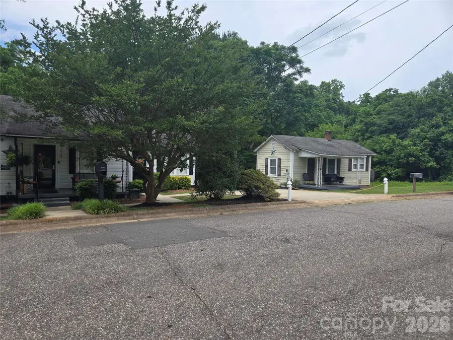 156 S Caldwell Avenue, Newton, NC 28658 - #2