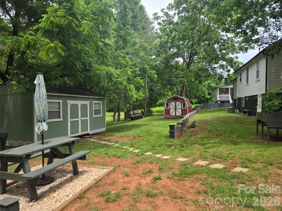 156 S Caldwell Avenue, Newton, NC 28658 - #3