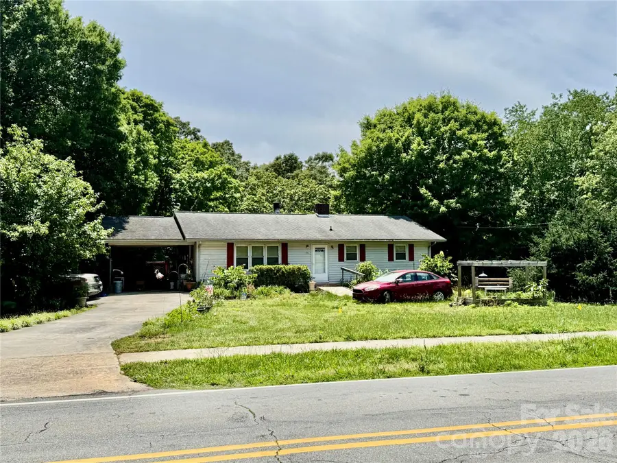 717 W Lee Avenue, Yadkinville, NC 27055 - #2