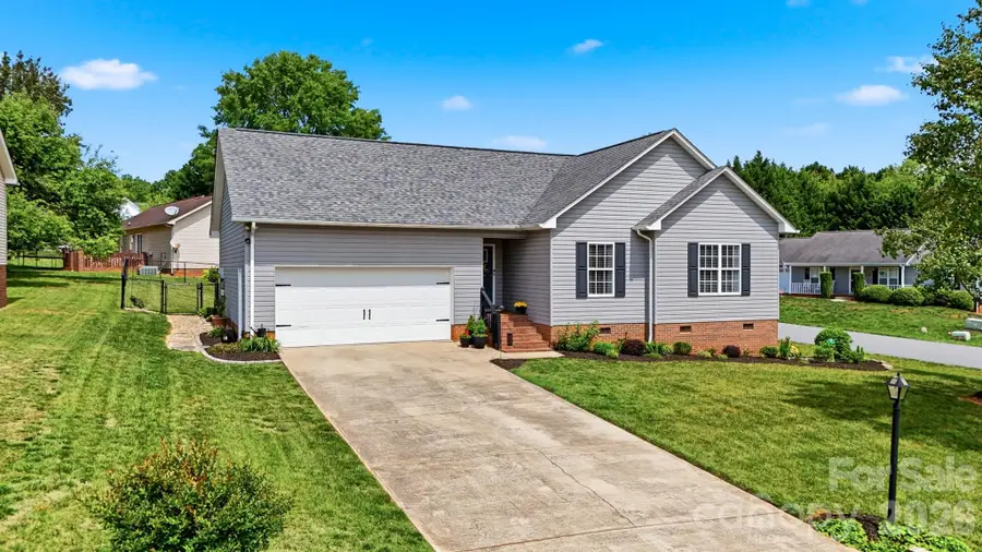 2104 Sheffield Court Nw, Conover, NC 28613 - #2