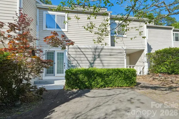 8403 Cricket Lake Drive, Charlotte, NC 28277