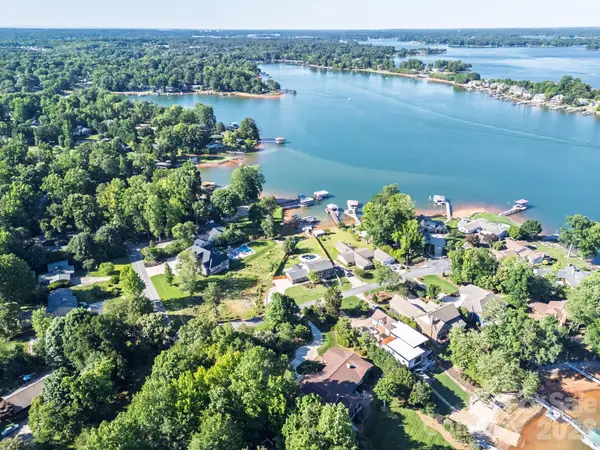 8005 Island View Court, Denver, NC 28037