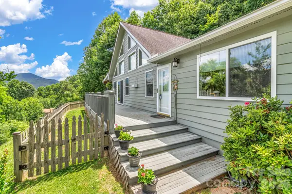 305 Majestic Mountain Drive, Burnsville, NC 28714