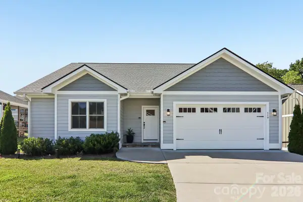 119 Olde Oak Way, Hendersonville, NC 28792