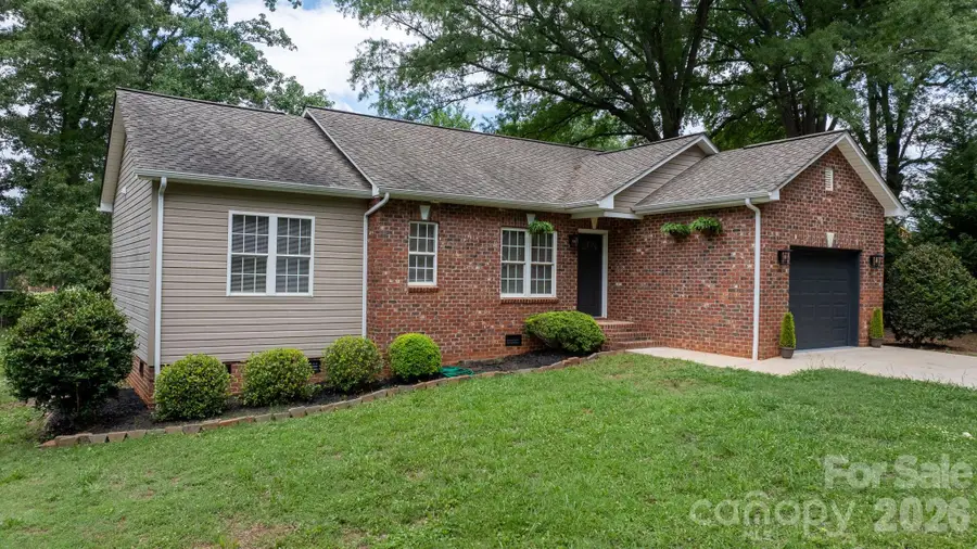 208 S B Avenue, Maiden, NC 28650 - #2