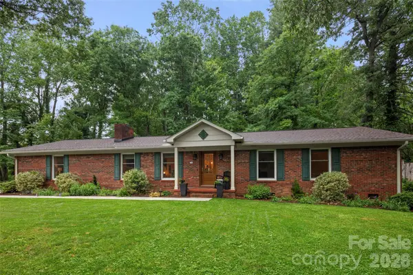 126 Mockingbird Drive, Hendersonville, NC 28792