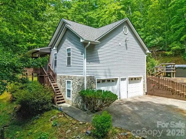144 Lakeland Drive, Pisgah Forest, NC 28768