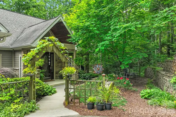 522 Silver Hawk Lane, Weaverville, NC 28787