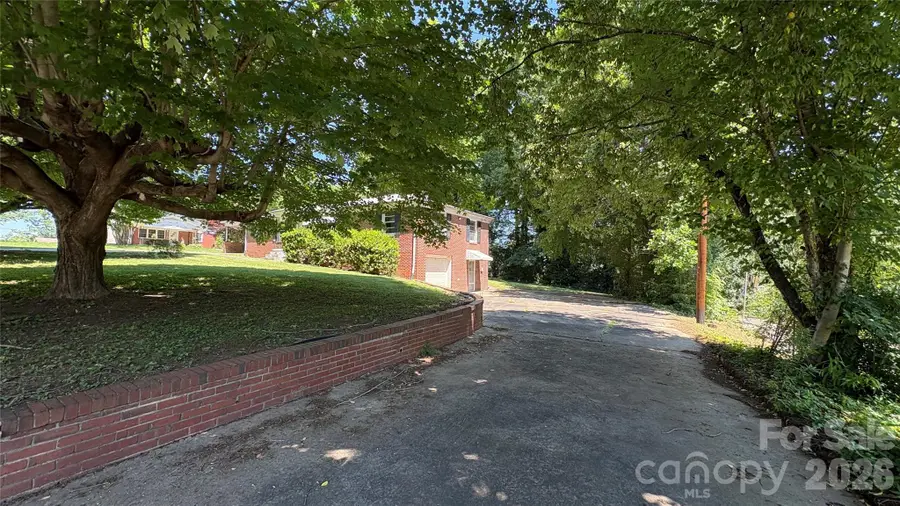 150 31st Avenue Nw, Hickory, NC 28601 - #2