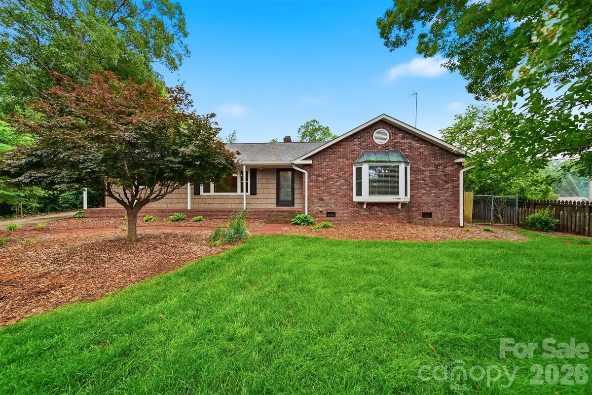 1085 19th Avenue Place Nw, Hickory, NC 28601 - #1