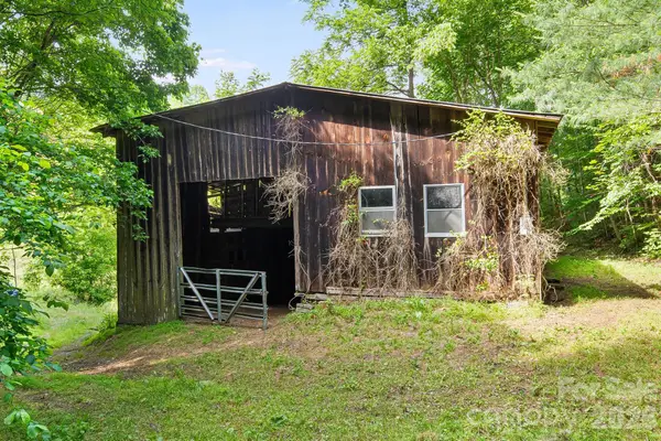 99999 Acorn Drive, Marshall, NC 28754