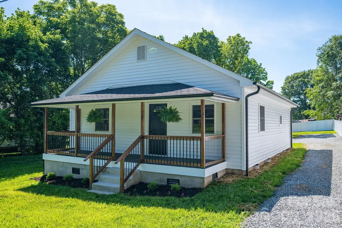 733 S Grove Street Extension, Lincolnton, NC 28092 - #1