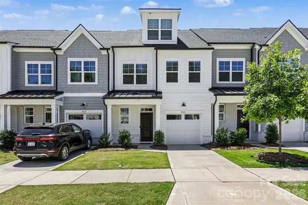 9521 Munsing Drive, Charlotte, NC 28269