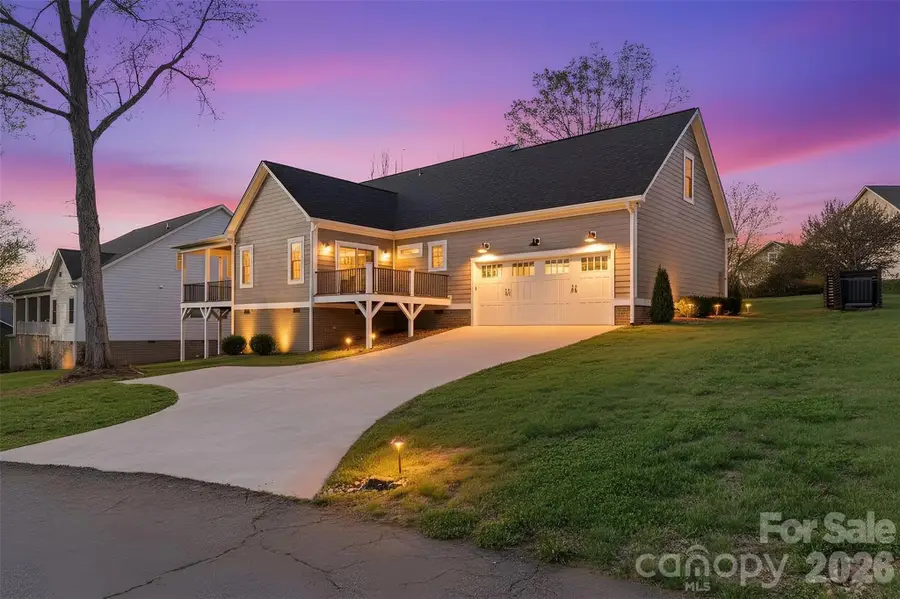 405 19th Avenue Circle Nw, Hickory, NC 28601 - #2