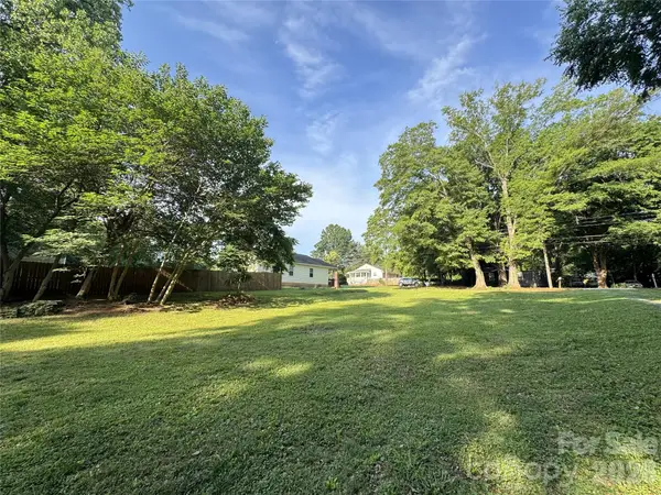 3035 Ross Avenue, Charlotte, NC 28208
