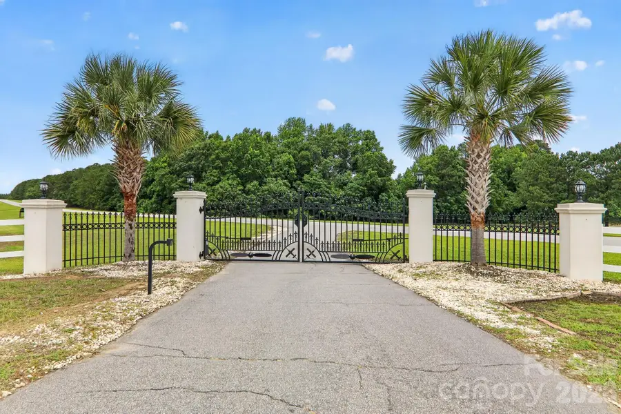 450 Bull Swamp Road, Saint Matthews, SC 29135 - #2