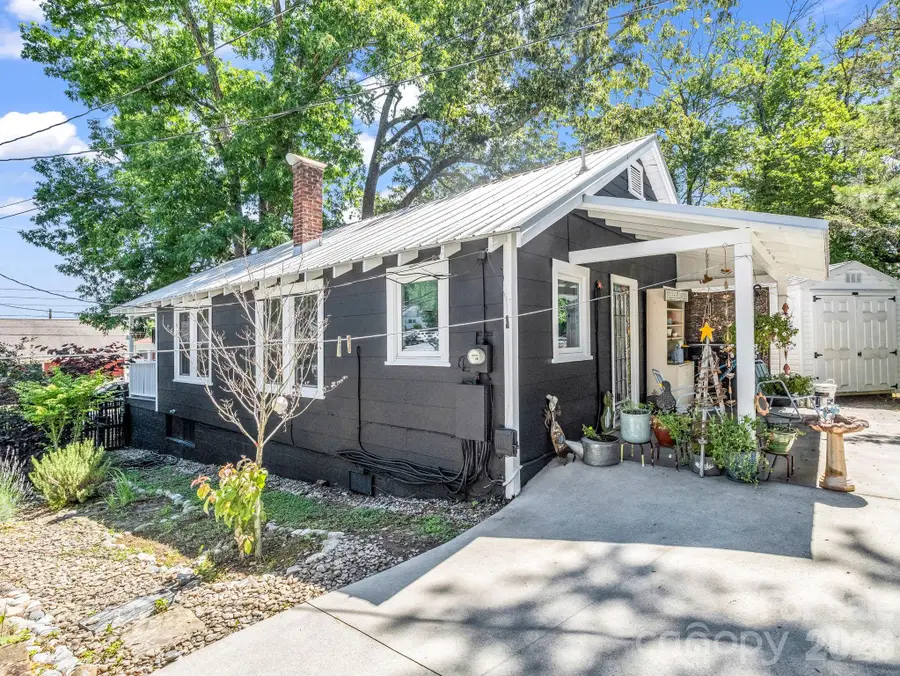 302 Davis Street, Hendersonville, NC 28739 - #3