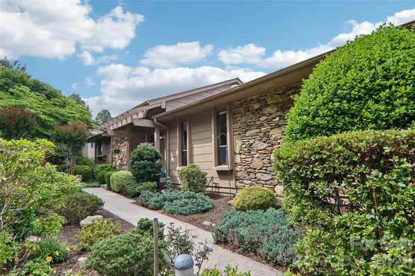 138 Woodbridge Drive, Laurel Park, NC 28739