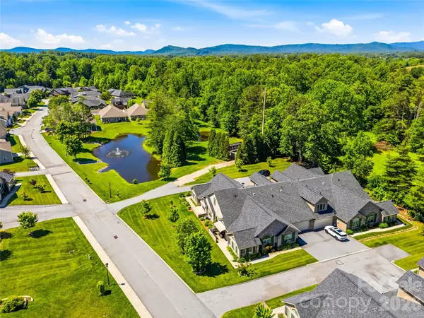 426 Summerfield Place, Flat Rock, NC 28731