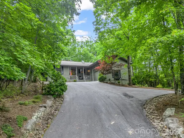 558 Middle Connestee Trail, Brevard, NC 28712
