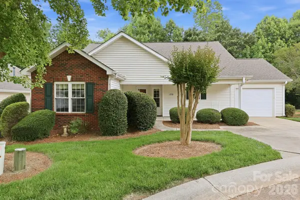 228 Oak Village Parkway, Mooresville, NC 28117