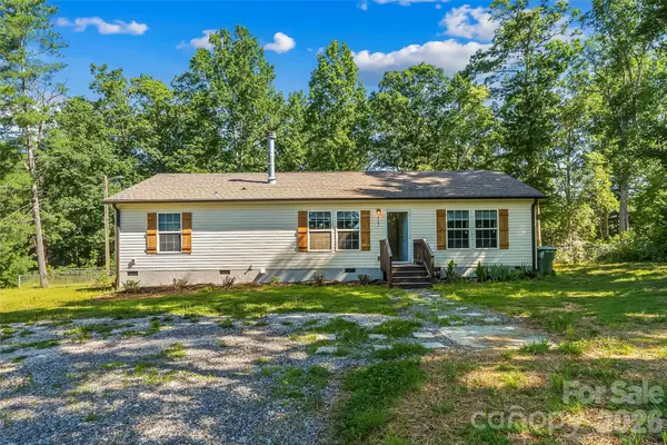 17 Windy Acres Drive, Hendersonville, NC 28792