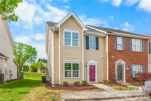 1633 Olivers Crossing Circle, Winston Salem, NC 27127