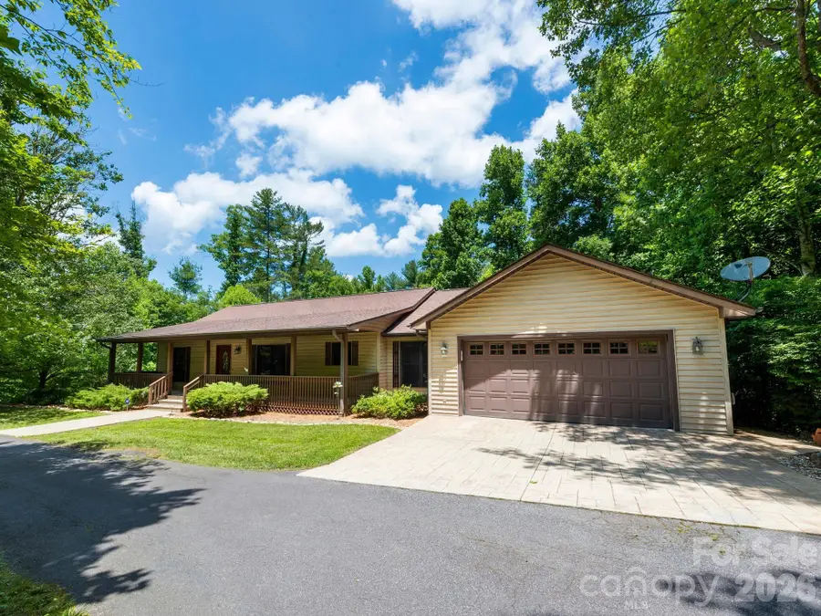 11 Robin Lane, Weaverville, NC 28787 - #2