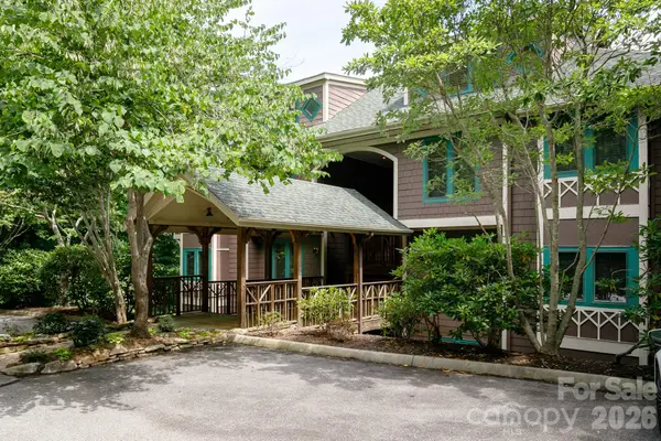 222 Creekside Way #D/301, Burnsville, NC 28714