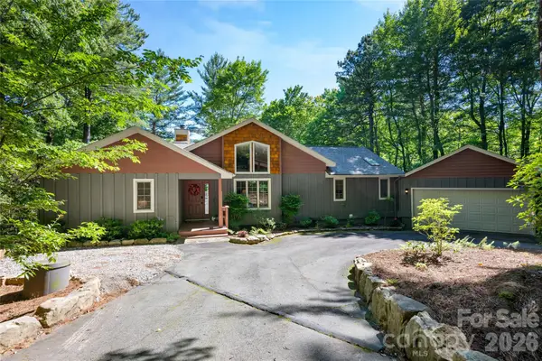 522 Toxaway Court, Lake Toxaway, NC 28747
