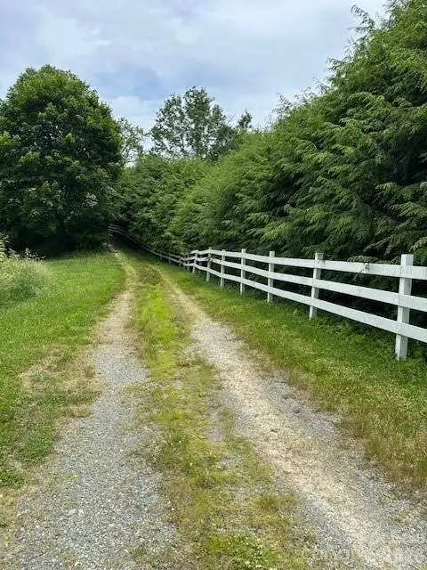 1094 Us 321 Highway, Sugar Grove, NC 28679