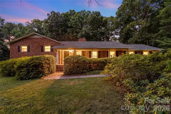 221 Kingsway Circle, Charlotte, NC 28214