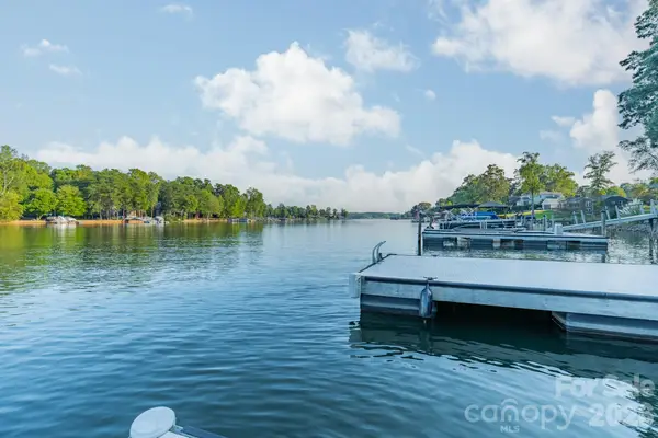 165 Woodstream Circle, Mooresville, NC 28117