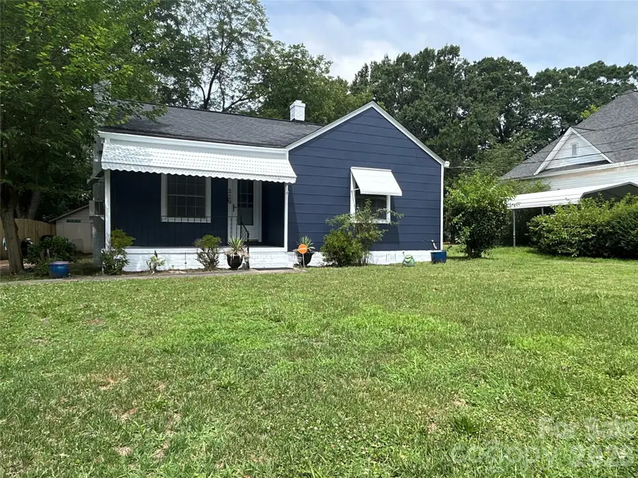 229 E Mcneely Avenue, Mooresville, NC 28115 - #2