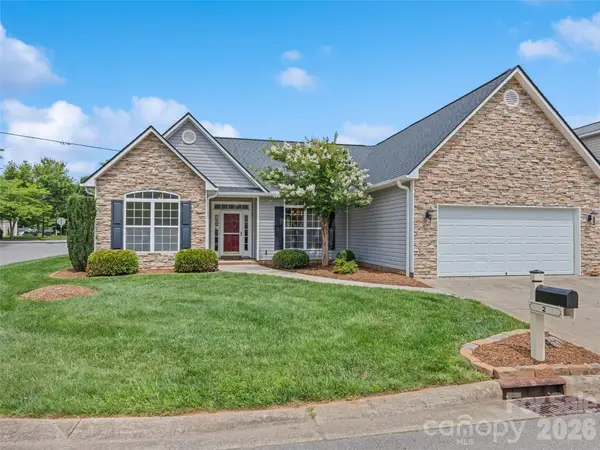 2 Thornwood Court, Arden, NC 28704