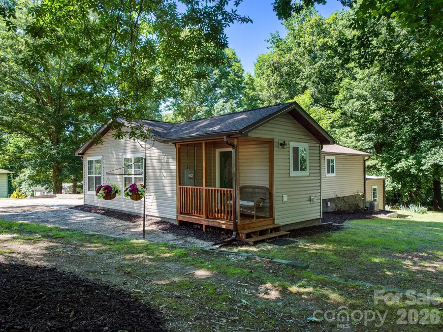 425 Lyndhurst Drive, Hendersonville, NC 28791 - #3
